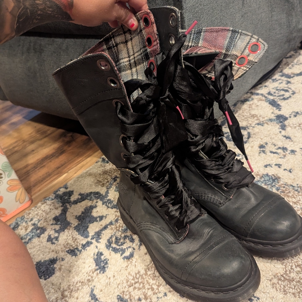 Women's Black Leather Boots - Picture 5 of 6